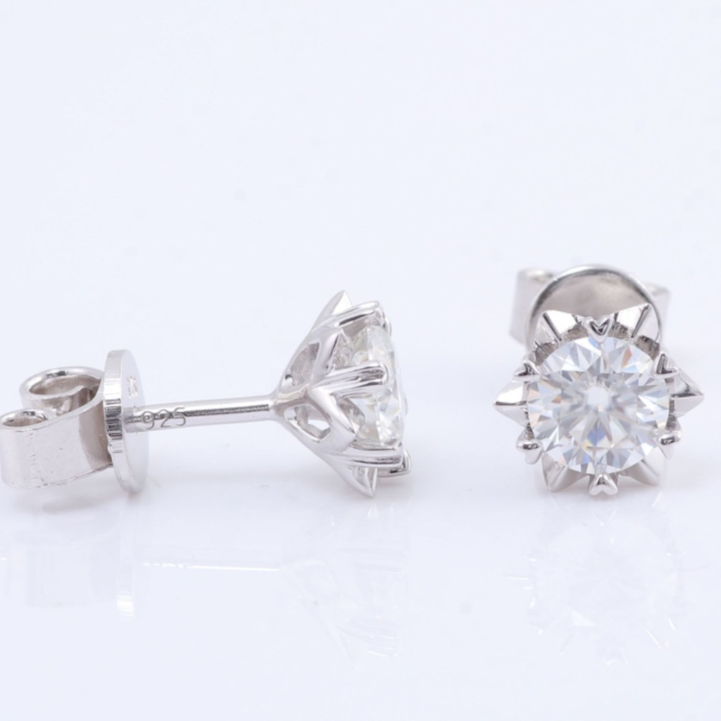  Round Moissanite Diamond Studs Earring
