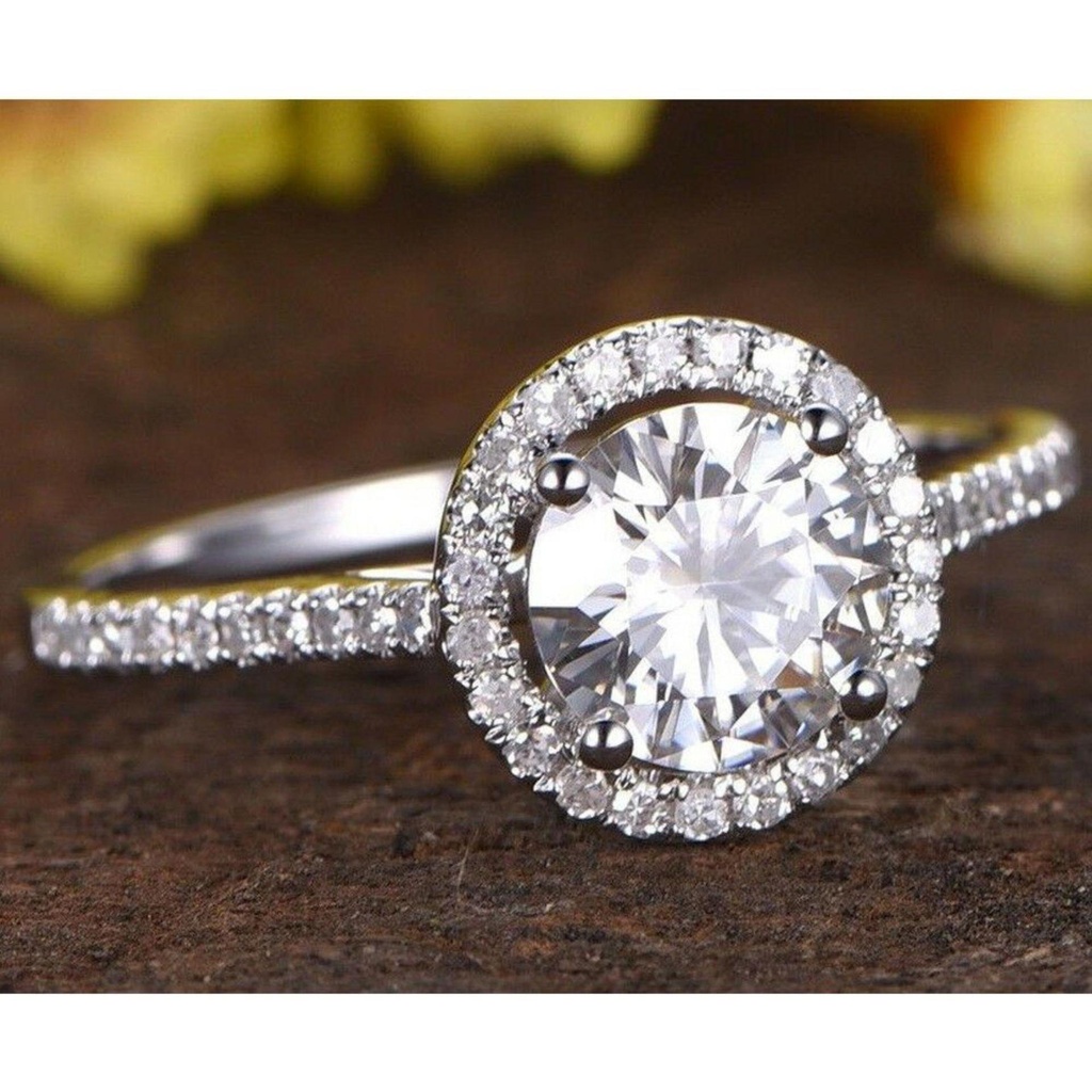 Round Diamond Engagement Ring for Women