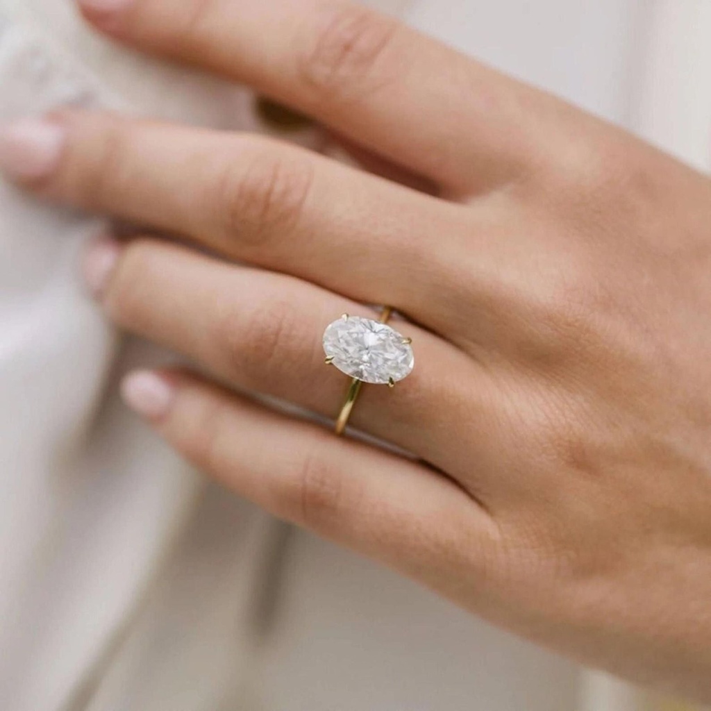 Solitaire VVS-VS Clarity Oval Cut LGD In 10K Gold Ring For Engagement