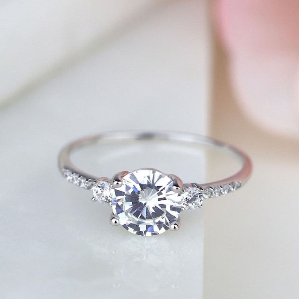 Round Diamond Engagement Ring for Women