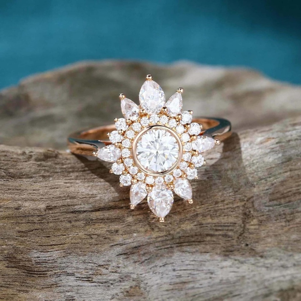 Round Cut Diamond Art Deco Engagement Ring for Women