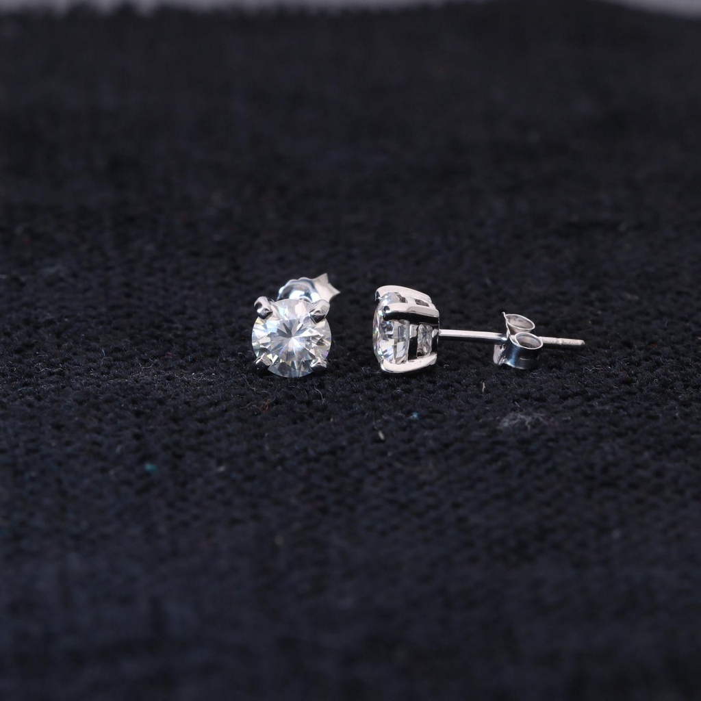 Round Cut Diamond Stud Earrings For Women