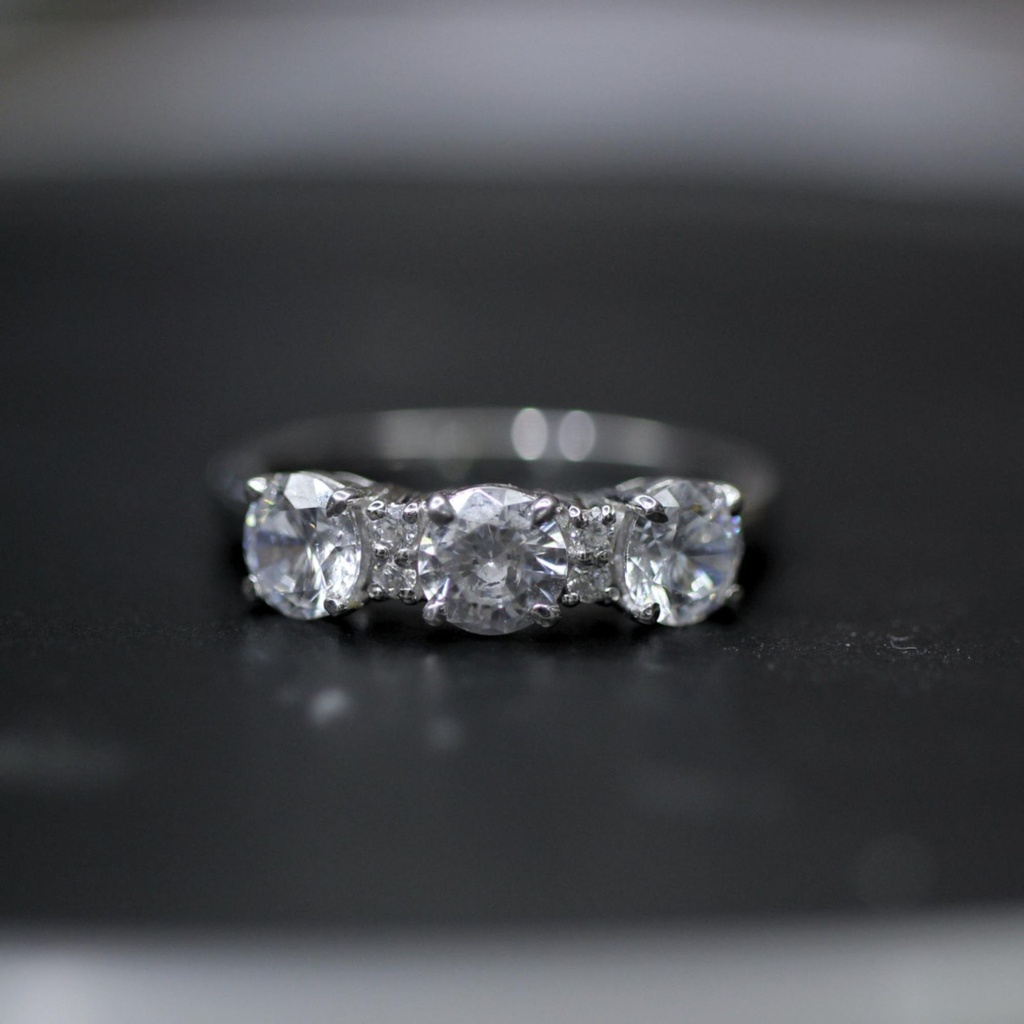 Round Cut Diamond 4 Prong Set 3 Stone Ring for Women