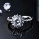 Round Cut Diamond Halo Engagement Ring for Women