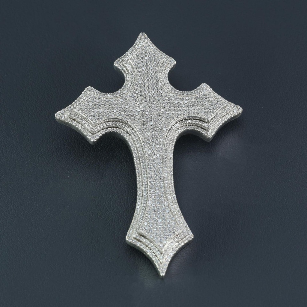 Enhance your elegance with an exclusive unisex diamond pendant in 14 kt white gold featuring lab grown diamonds