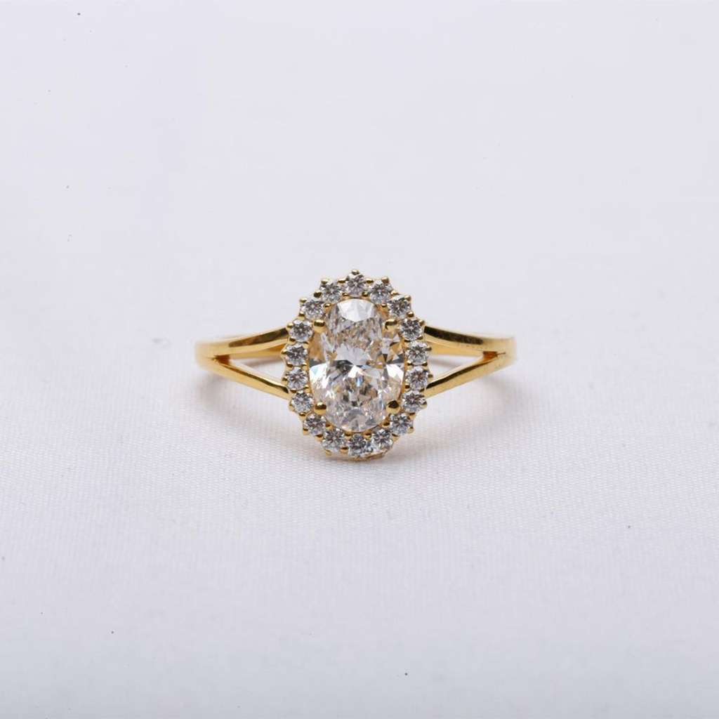 Adorn your finger with elegance in this oval cut diamond ring crafted in 14kt yellow gold with labgrown diamonds