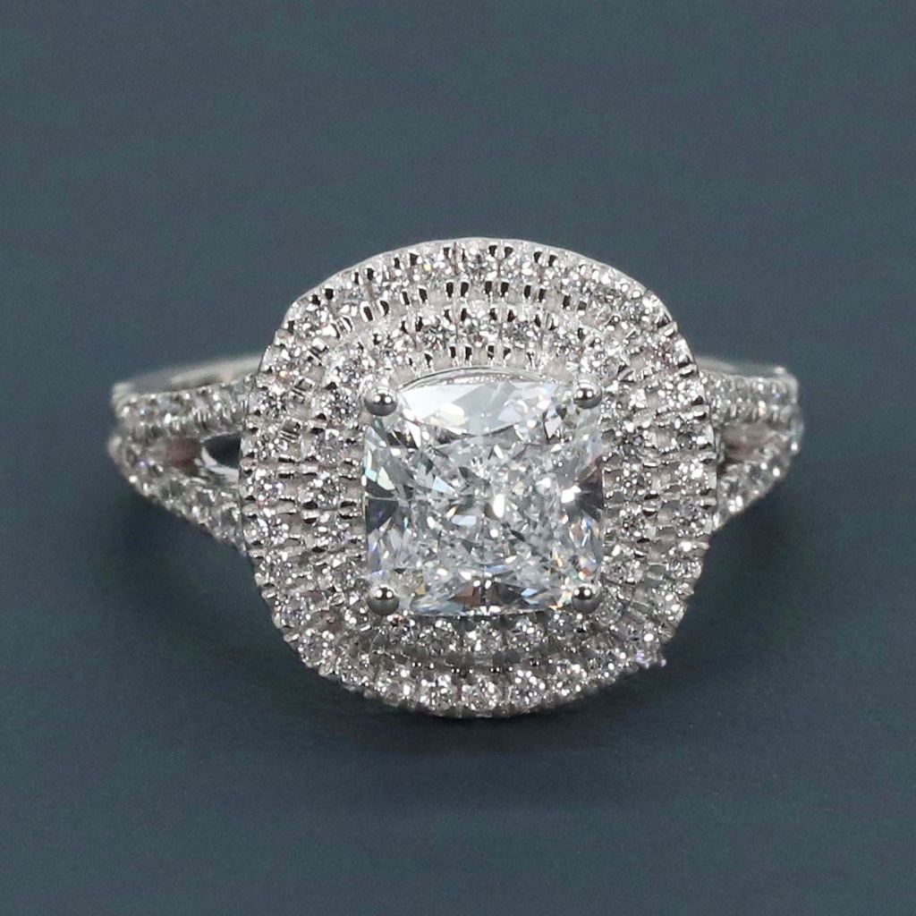 Unique And Luxury Solitaire Diamond Ring For women crafted in 14 kt white gold with enhanced vvs clarity