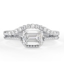 Emerald And Round Cut Diamond Unique Style Bridal Set Ring for Women