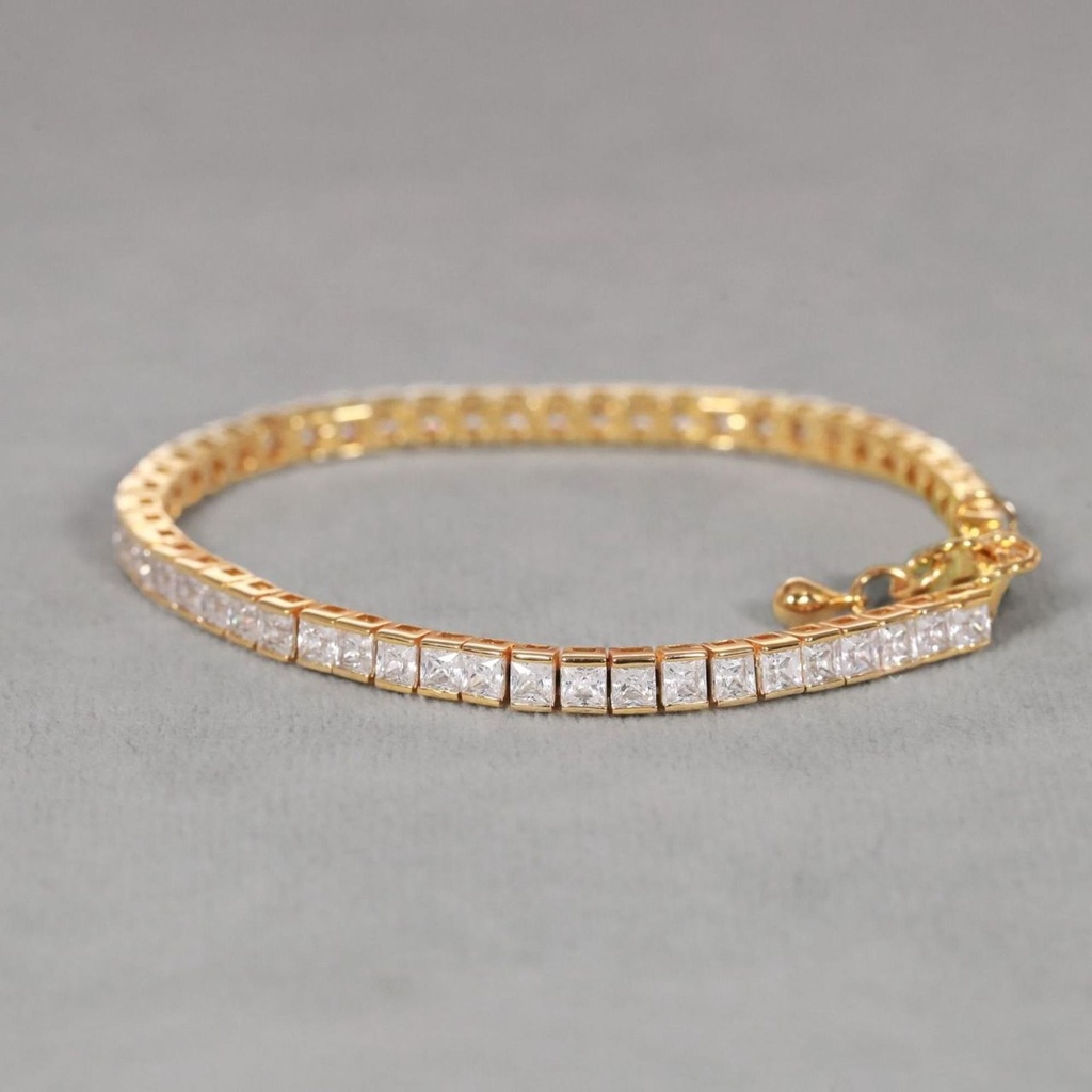 Lab grown tennis diamond bracelet 14kt yellow gold princess cut with VVS clarity