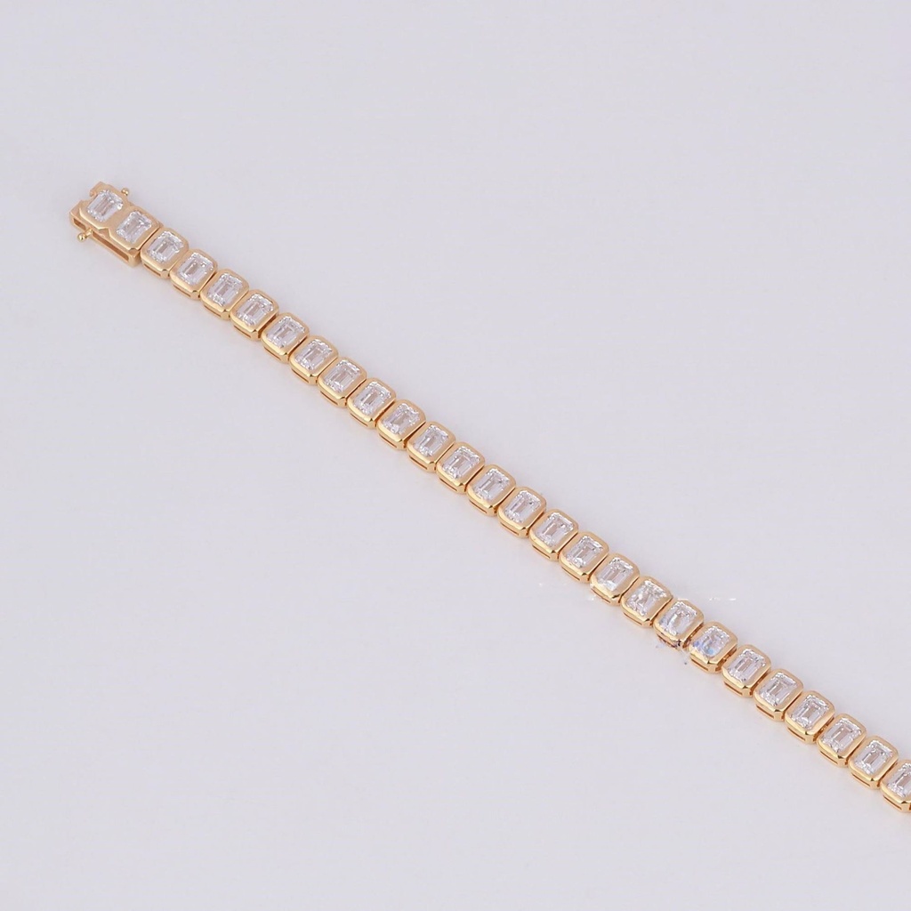 Bezel set 14kt lab grown emerald cut diamond tennis bracelet for women