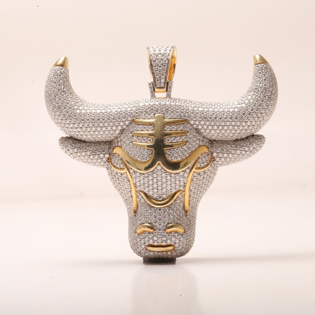 Luxurious Custom made 14 kt white gold diamond pendant for men with VVS clarity diamonds