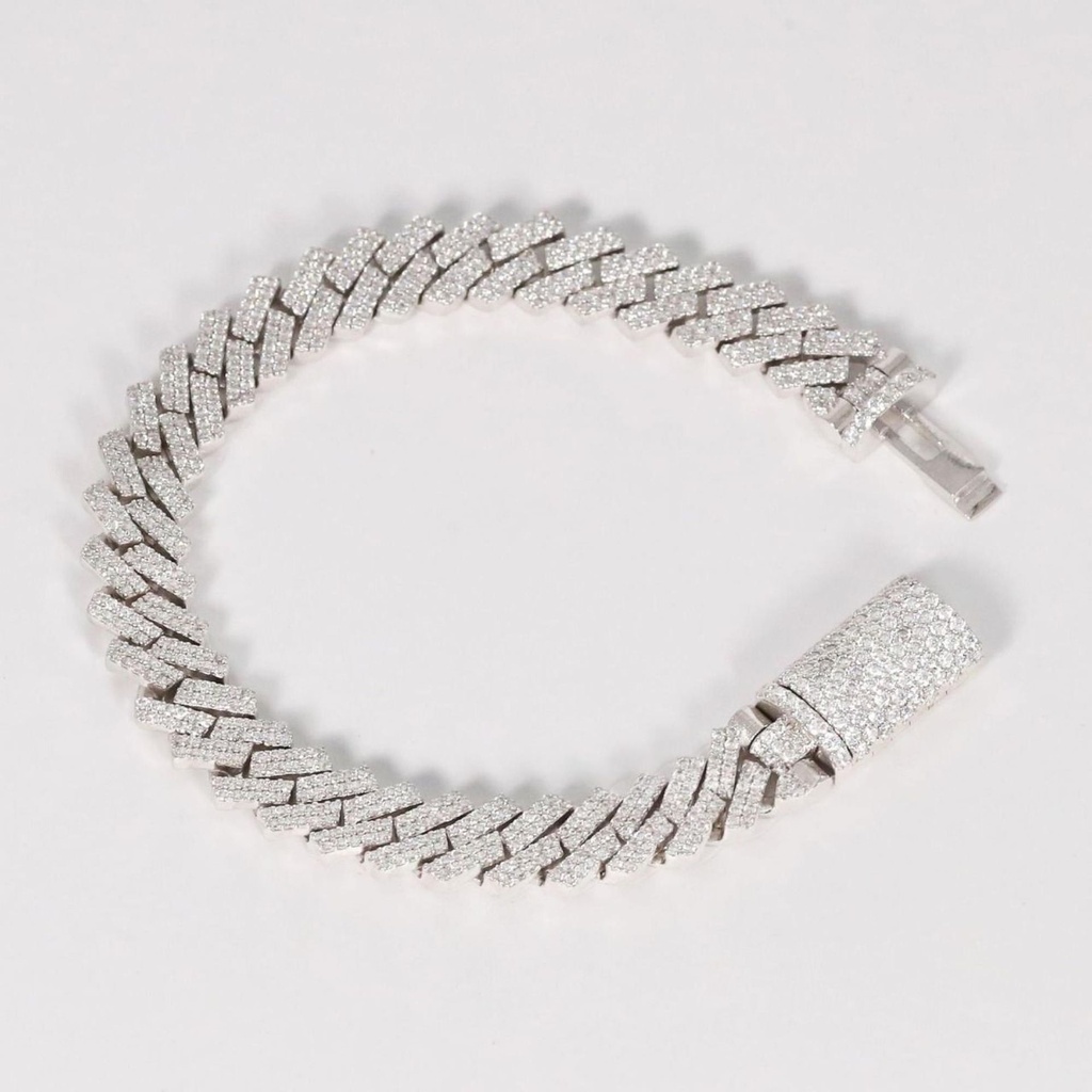 Exclusive 14 kt gold cuban-style diamond bracelet tailored for male artists ideal for any event