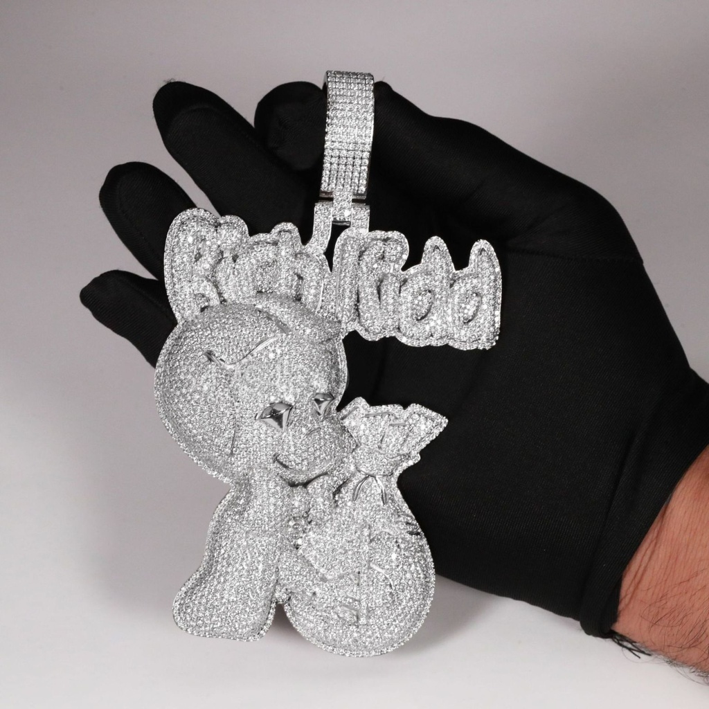 Personalize your 14kt white gold pendant in lab-grown diamond with enhance vvs clarity