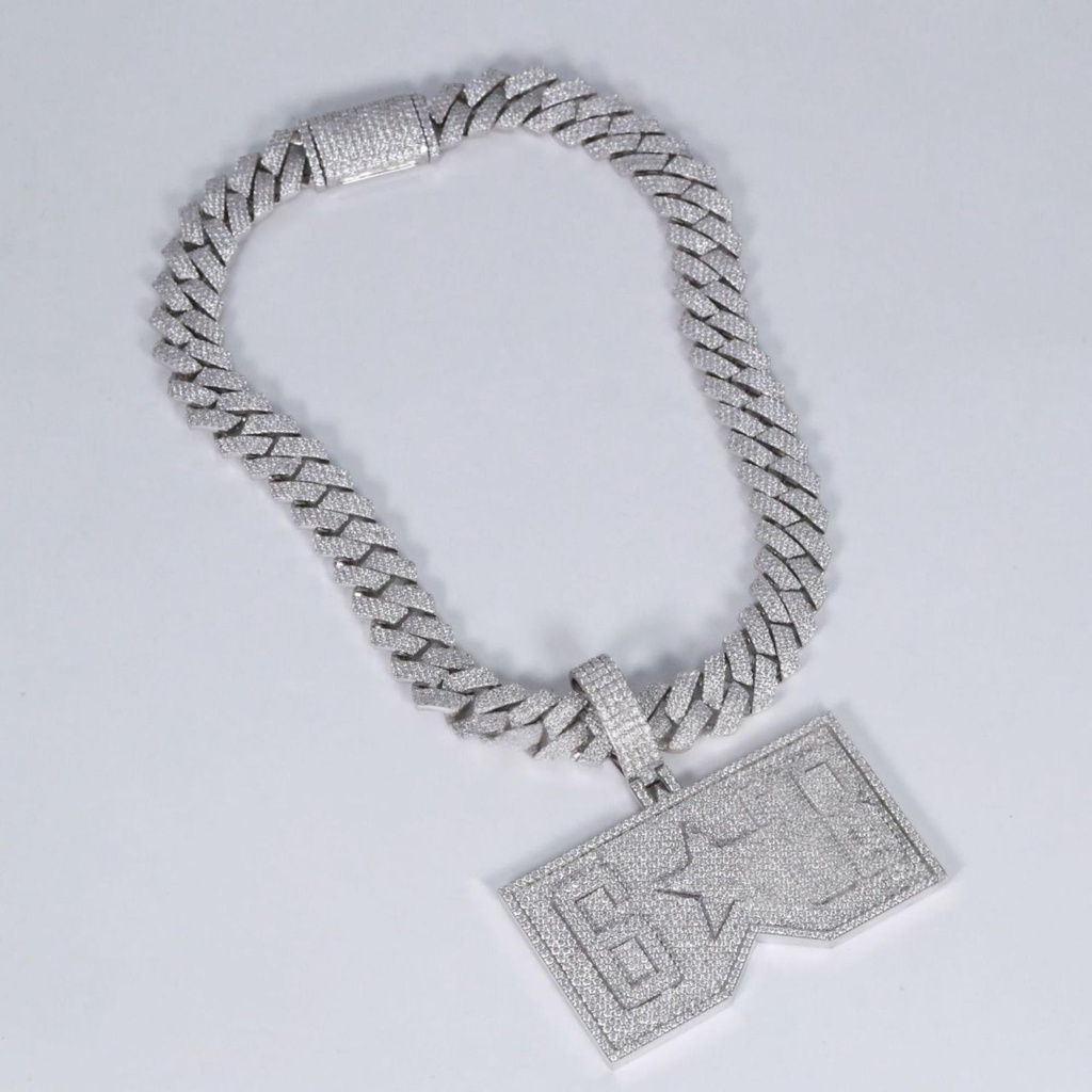 Introducing our stylish cuban chain pendant with vvs clarity diamond in 14 kt white gold for unisex