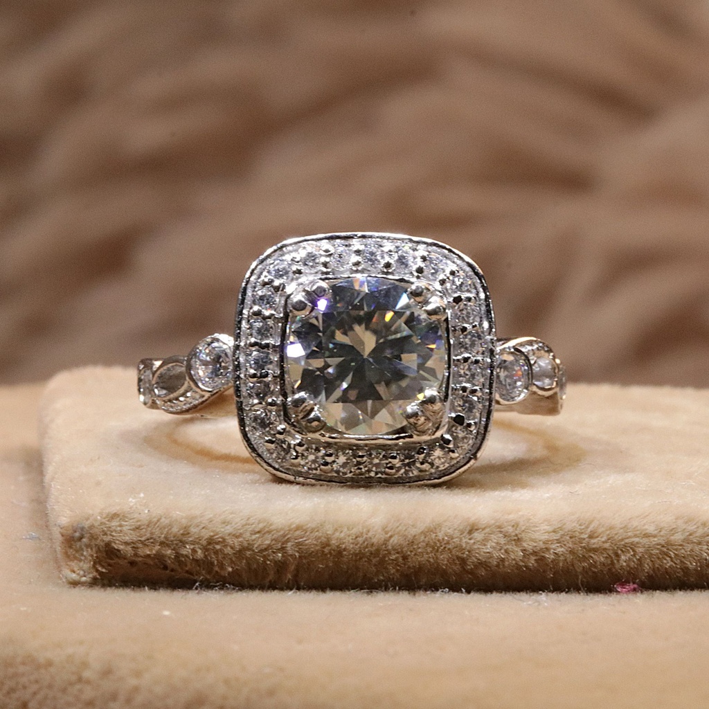  Round Cut Diamond Vintage Style Engagement Ring For Women 