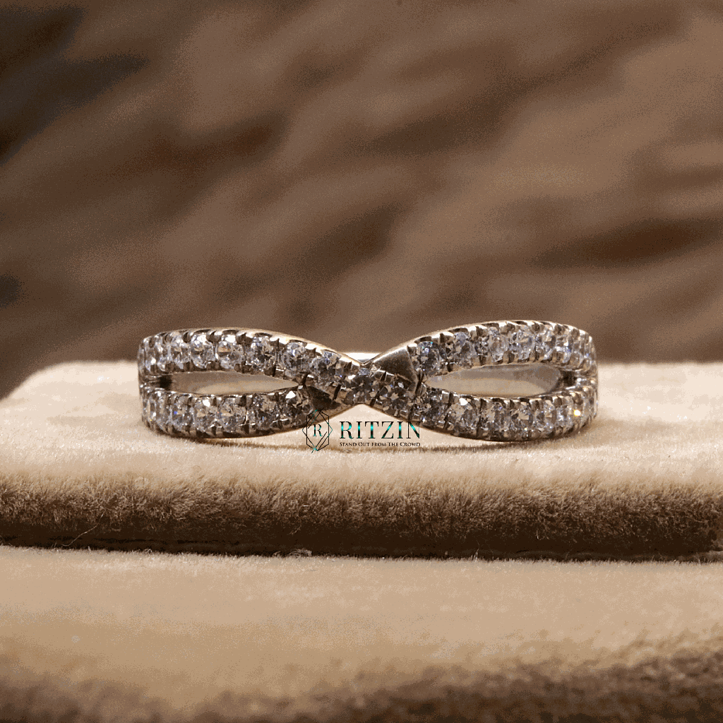 Round Cut Diamond Twisted Style Engagement Ring For Women