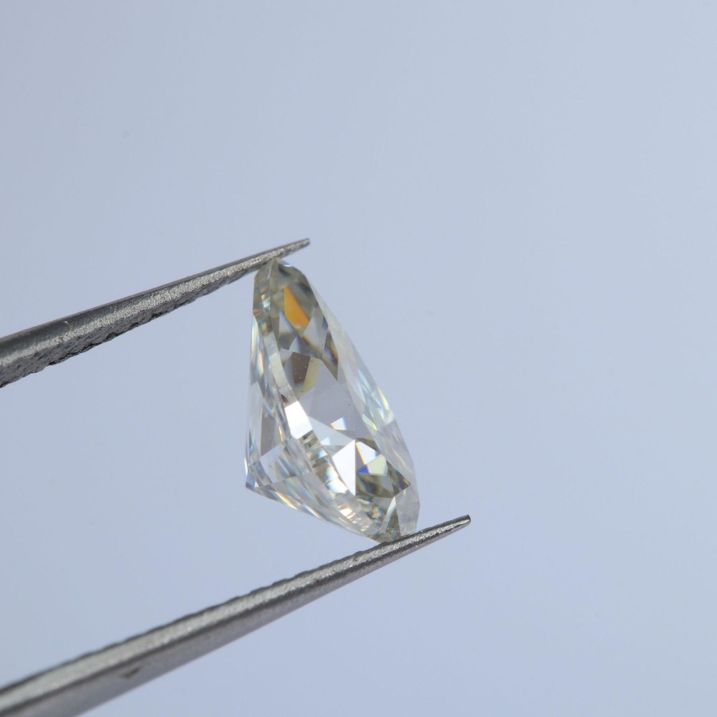 Loose Moissanite White Clean Pear Cut 4.00 x 2.50 MM
