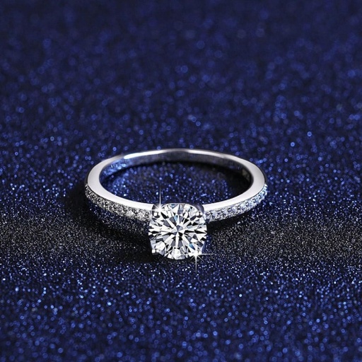 Round Cut Diamond Engagement Ring For Women