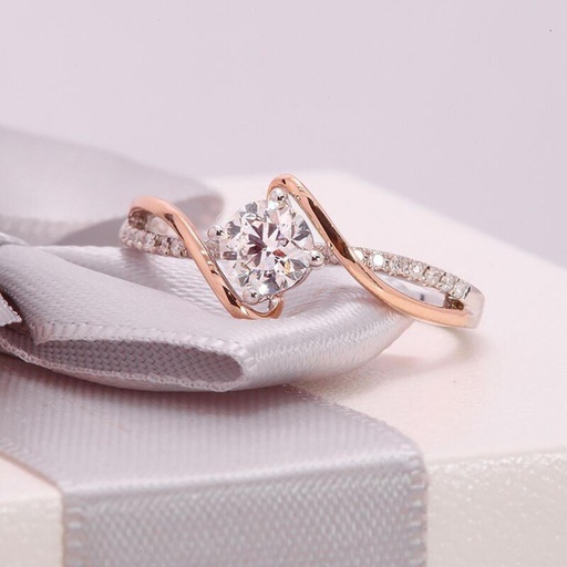 Round Cut Diamond Twisted Anniversary Ring for Women