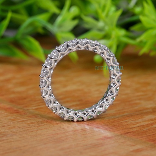 Round Cut Stone Engagement Band