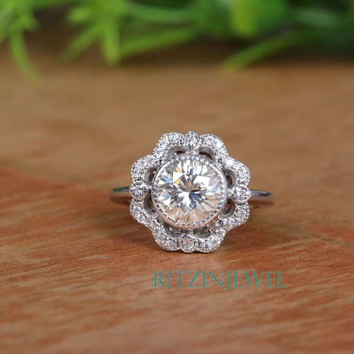 Round Diamond Engagement Ring for Women