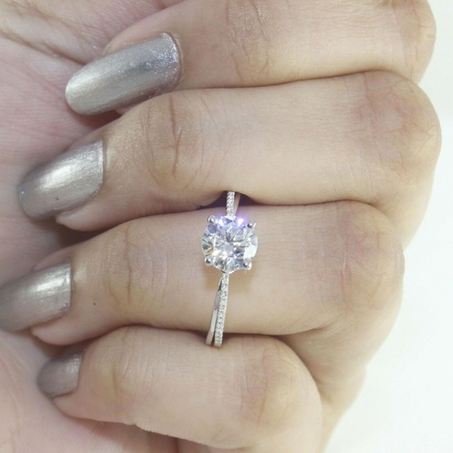 Round Diamond Engagement Ring for Women