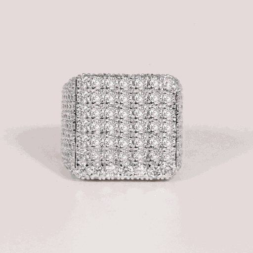 Explore our latest 14 kt white gold lab-made diamond, flaunting impeccable VVS clarity for men
