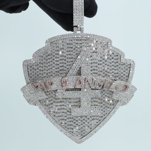Make a striking statement with this extraordinary unisex diamond pendant crafted in 14 kt white gold in lab grown diamonds
