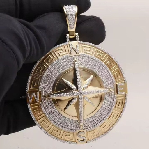 Glamorous 14 kt yellow gold diamond pendant with vvs clarity for men and women