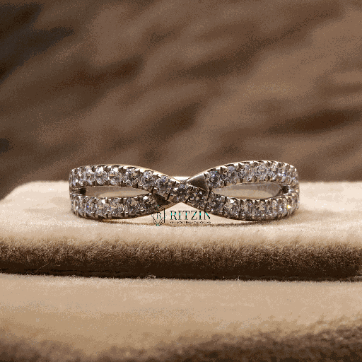 Round Cut Diamond Twisted Style Engagement Ring For Women