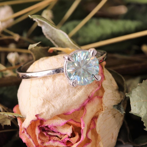 Round Diamond Solitaire Engagement Rig for Her