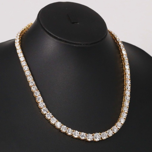Capture attention with this stunning 14 kt yellow gold necklace in lab grown diamonds for women