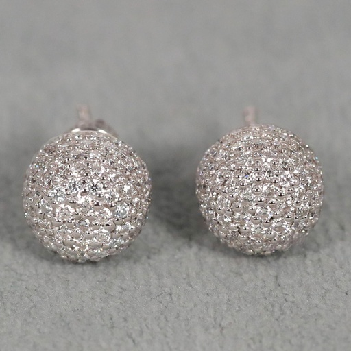 Unique And Luxury 14 kt White Gold Diamond Earring For Women with VVS clarity diamonds