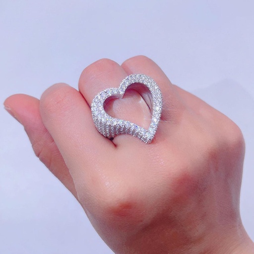 Round Diamond Heart Shape Unique Ring For Women